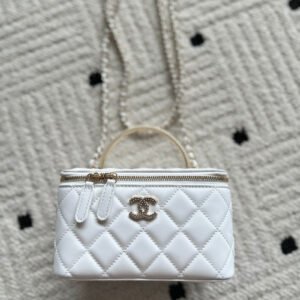 Original quality, classic handbag design