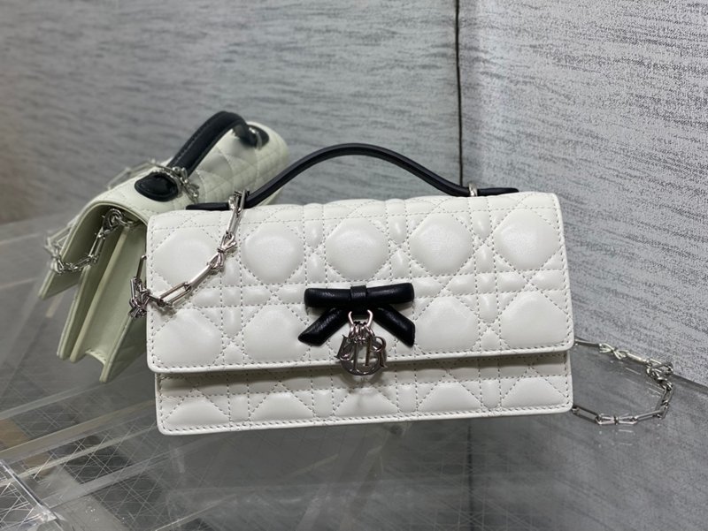 The latest bow-shaped pearl chain clutch bag from the brick cabinet collection - 图片 2