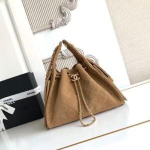 30 🇨🇳🇮🇹🇫🇷 AS5293 CHANEL Model 25 - Another year-named model, a 5c faux fur leather hip bag with an underarm compartment