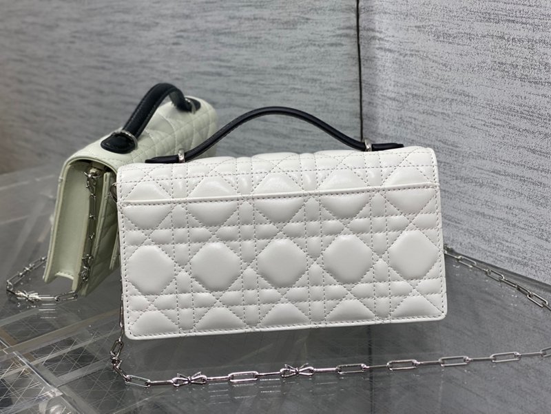 The latest bow-shaped pearl chain clutch bag from the brick cabinet collection - 图片 5