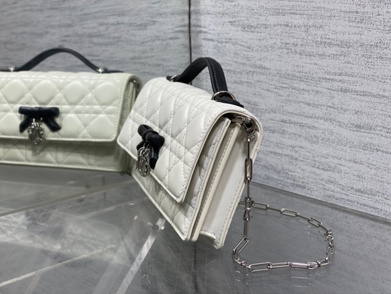 The latest bow-shaped pearl chain clutch bag from the brick cabinet collection - 图片 7