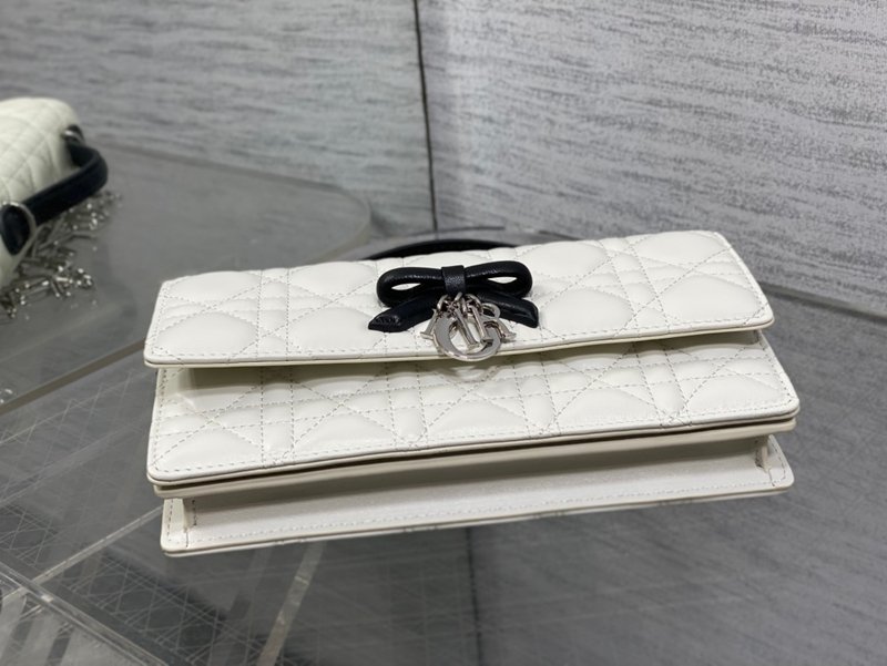 The latest bow-shaped pearl chain clutch bag from the brick cabinet collection - 图片 8