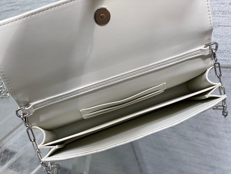 The latest bow-shaped pearl chain clutch bag from the brick cabinet collection - 图片 9