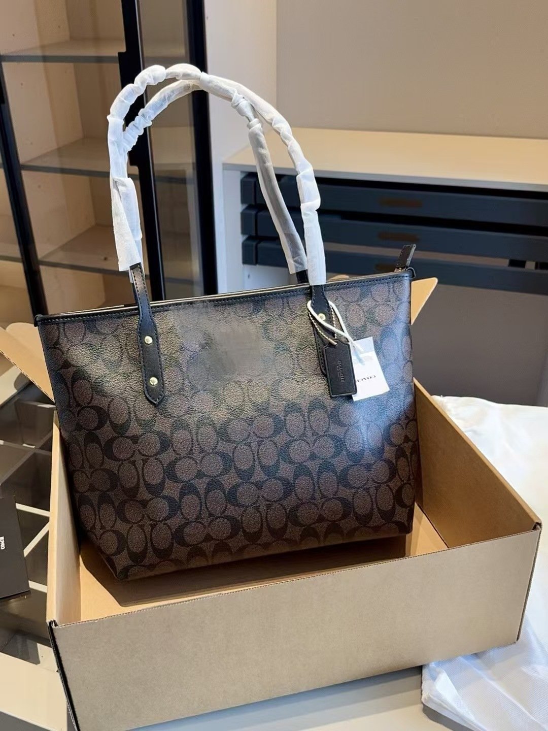 New COACH City33 Classic Monogram Tote Bag, Handheld Large-capacity Commuter Stylish Versatile Women's Handbag