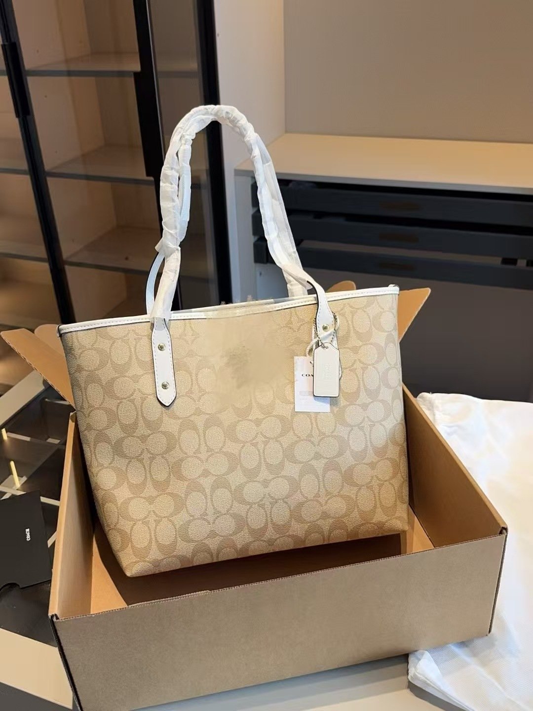 New COACH City33 Classic Monogram Tote Bag, Handheld Large-capacity Commuter Stylish Versatile Women's Handbag